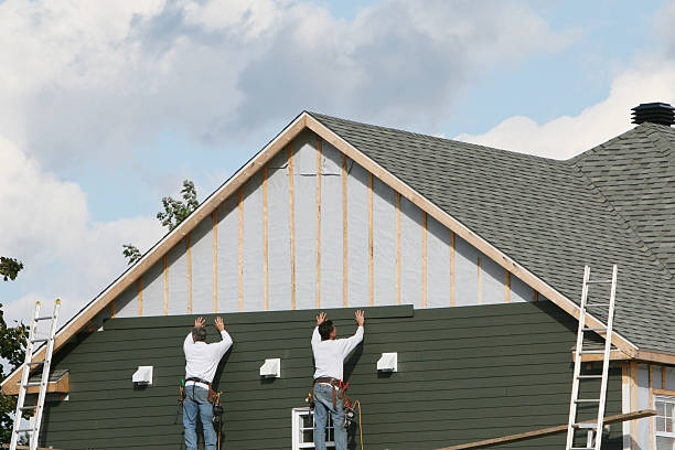 Professional Siding technician working in Selma, TX